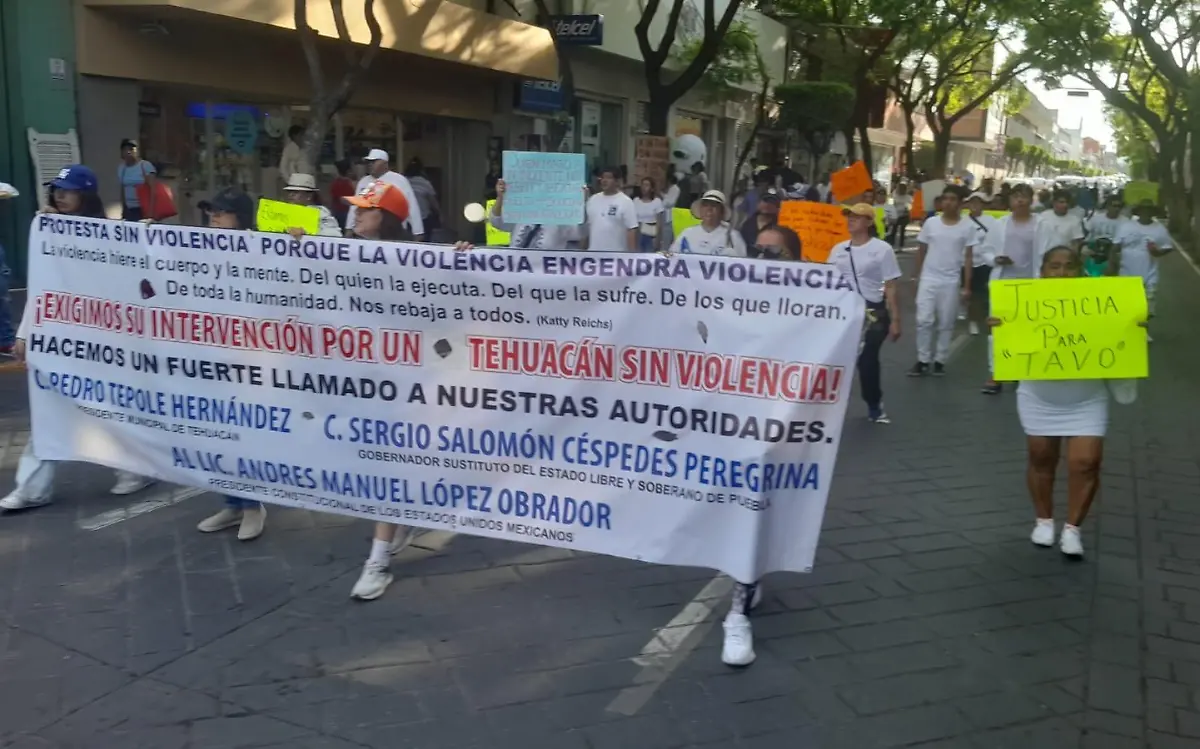 PROTESTAN EN TEHUACAN POR LA PAZ 02IRF